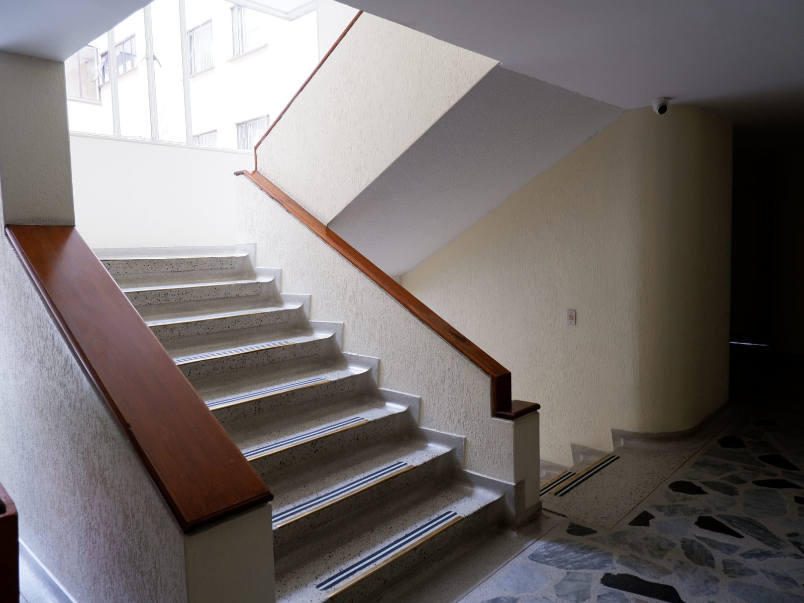 ALHAMBRA VENTA APTO PISO 5 DUPLEX, 120 M2, $680.000.000 en ALHAMBRA, BOGOTA