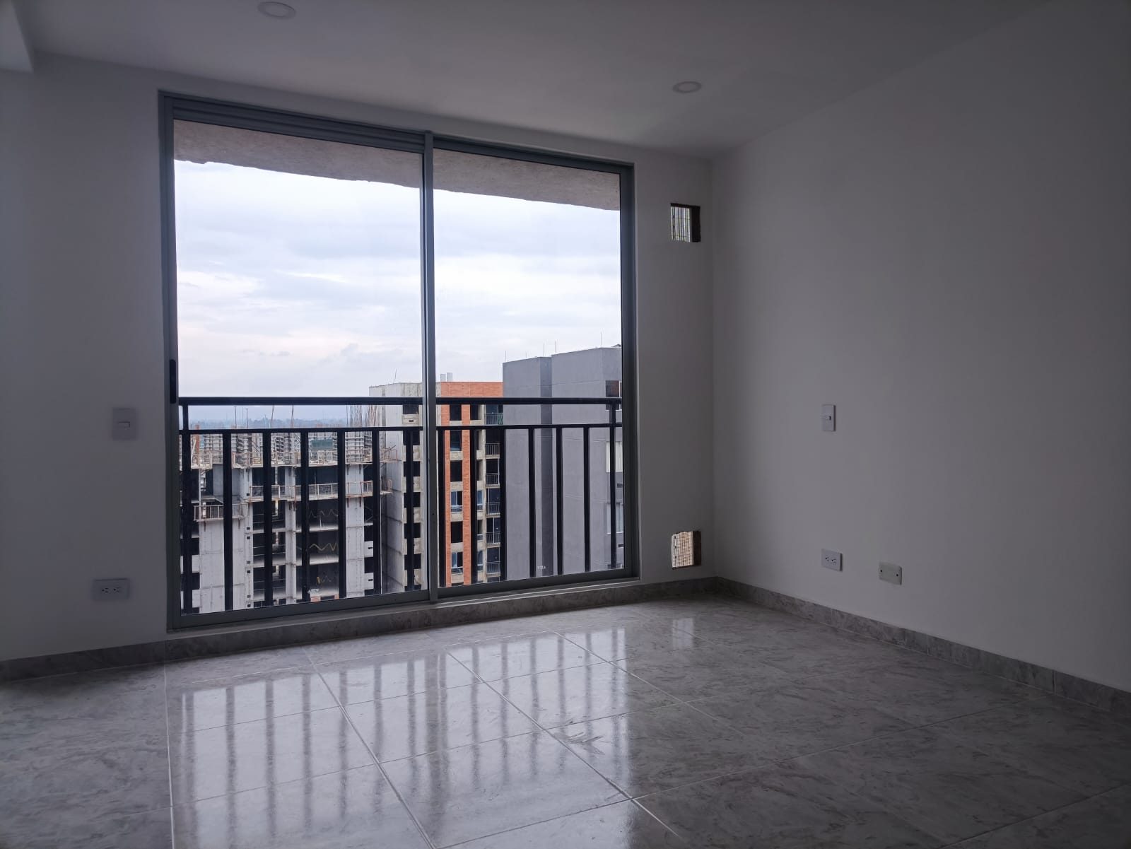 FONTIBON PUENTE GRANDE VENTA APTO PISO 18 46.75 M2 190.000.000 en FONTIBON PUENTE GRANDE, BOGOTA