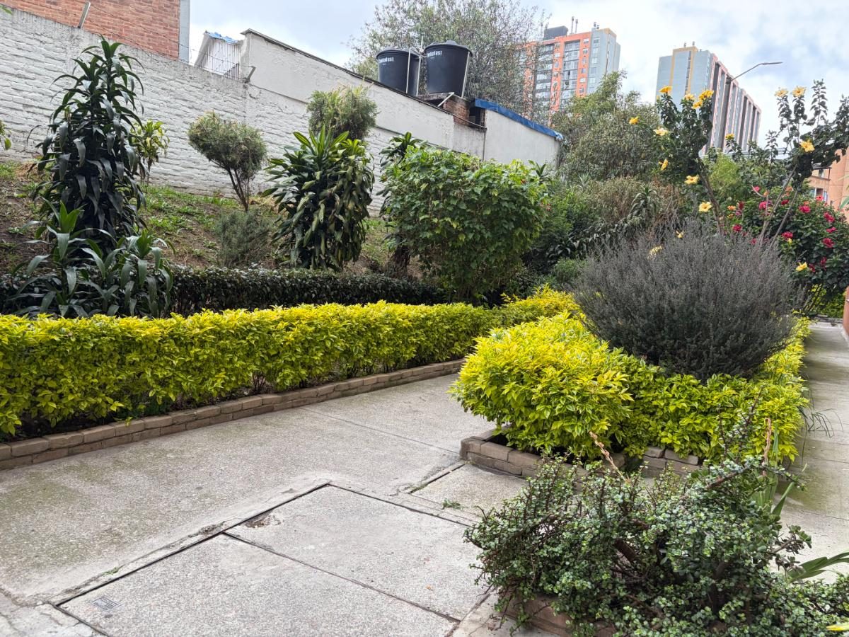 PRIMAVERA OCCIDENTAL VENTA APTO 48.09 M22, PISO TERCERO, CON ASCENSOR, REMODELADO $259.000.000 en PRIMAVERA OCCIDENTAL, Bogotá