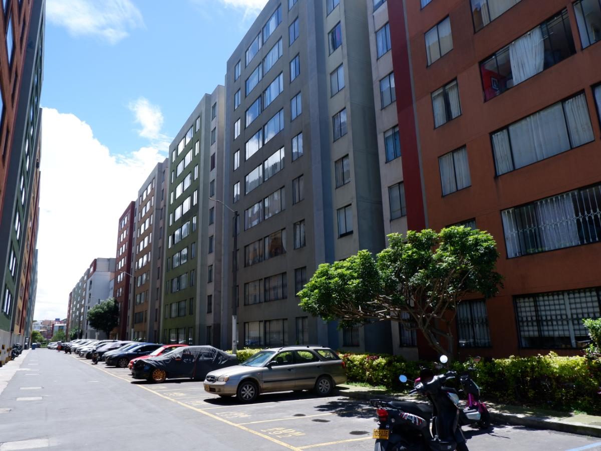 PRIMAVERA OCCIDENTAL VENTA APTO 48.09 M22, PISO TERCERO, CON ASCENSOR, REMODELADO $259.000.000 en PRIMAVERA OCCIDENTAL, Bogotá