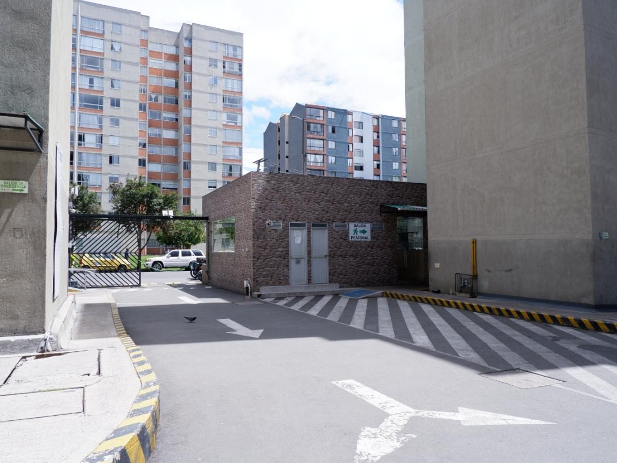 PRIMAVERA OCCIDENTAL VENTA APTO 48.09 M22, PISO TERCERO, CON ASCENSOR, REMODELADO $259.000.000 en Bogotá